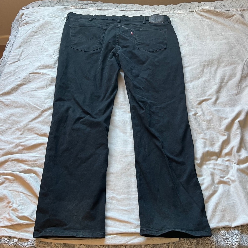 LEVI'S 541 Jeans Mens 42x32 Black Denim Holes Casual Comfort Stretch Paint Stain - Picture 1 of 16